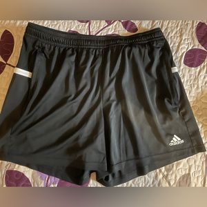 Adidas women’s athletic shorts with pockets XL